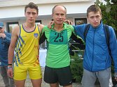 Chyšečtí atleti: zleva Bouška, veterán Pavel Novotný a Ondřej Kohout.