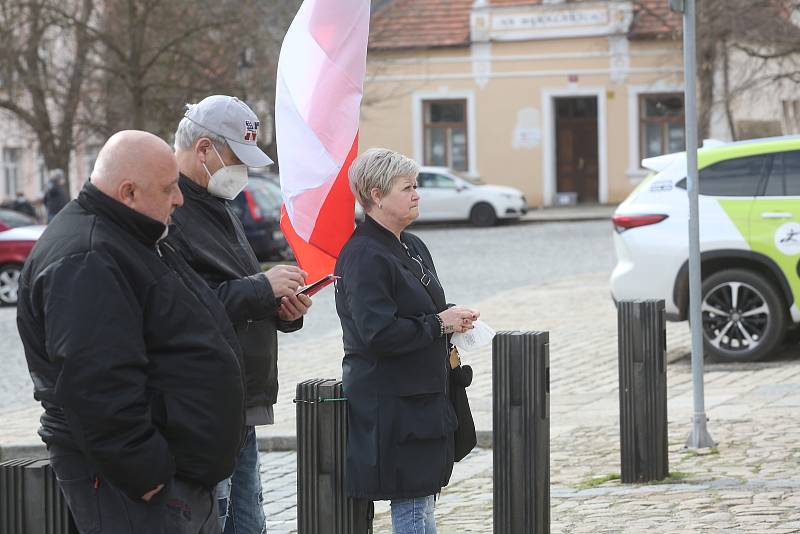 Série demonstrací proti covidovým opatřením a nouzovému stavu pokračovala v sobotu 27. 3. v Písku. Jejím svolavatelem byl Jiří Machač. Účastníků bylo poskrovnu.