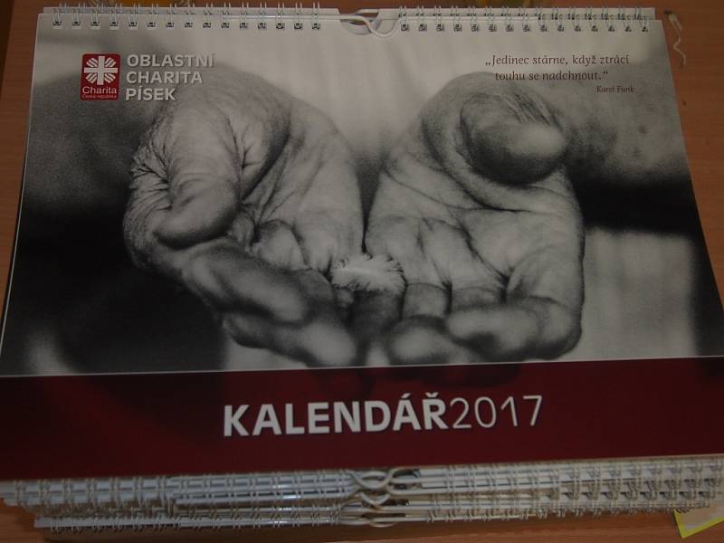 Písecká charita vydala kalendář.
