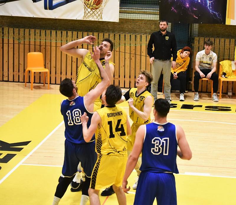 Čtvrtfinále play off 1. ligy basketbalistů: Sršni Photomate Písek - Lokomotiva Plzeň 93:54 (58:22).