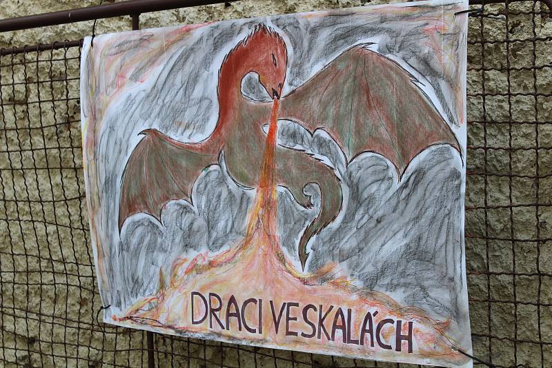 Draci ve Skalách.