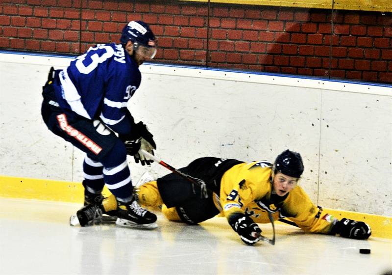 II. liga ledního hokeje: IHC Písek - HC Tábor 1:13.