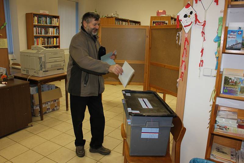 Volby v Kovářově.