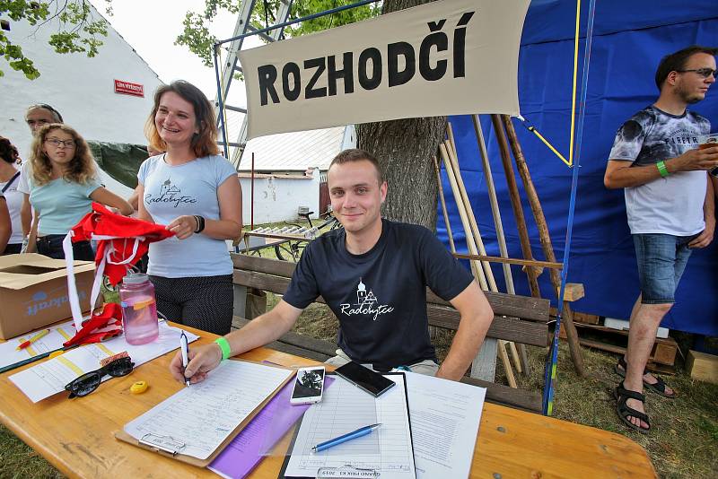 V Radobytcích u Mitorit závodili už po dvaadvacáté s vyzdobenými kolcy.