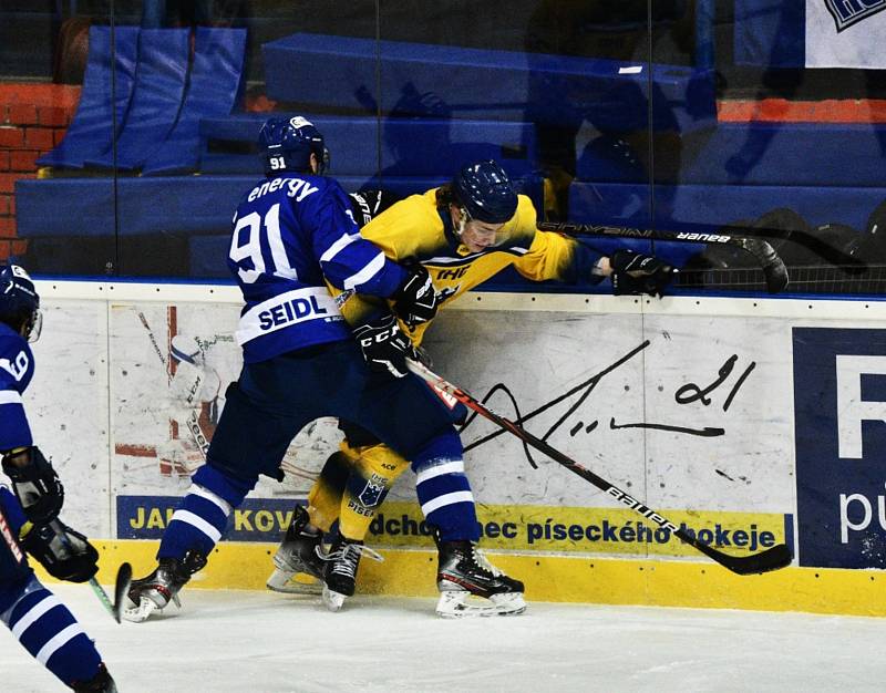 II. liga ledního hokeje: IHC Písek - HC Tábor 1:13.