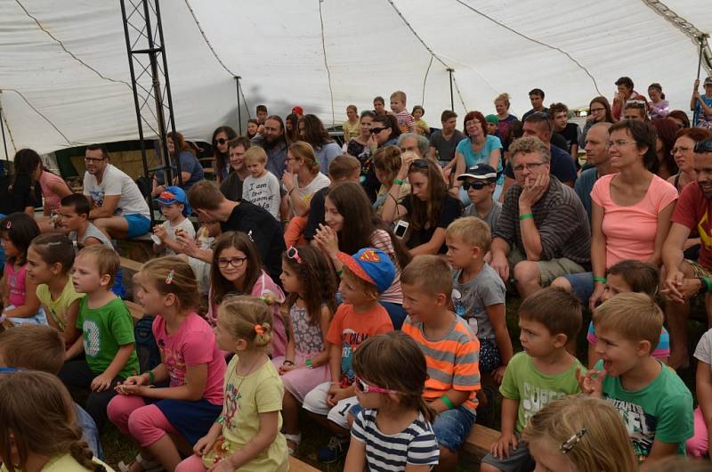 Mirotické setkání loutek a hudby.