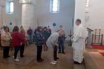 Zahájení slavnostní liturgie v milevském klášteře, při které došlo k vystavení svatého hřebu.