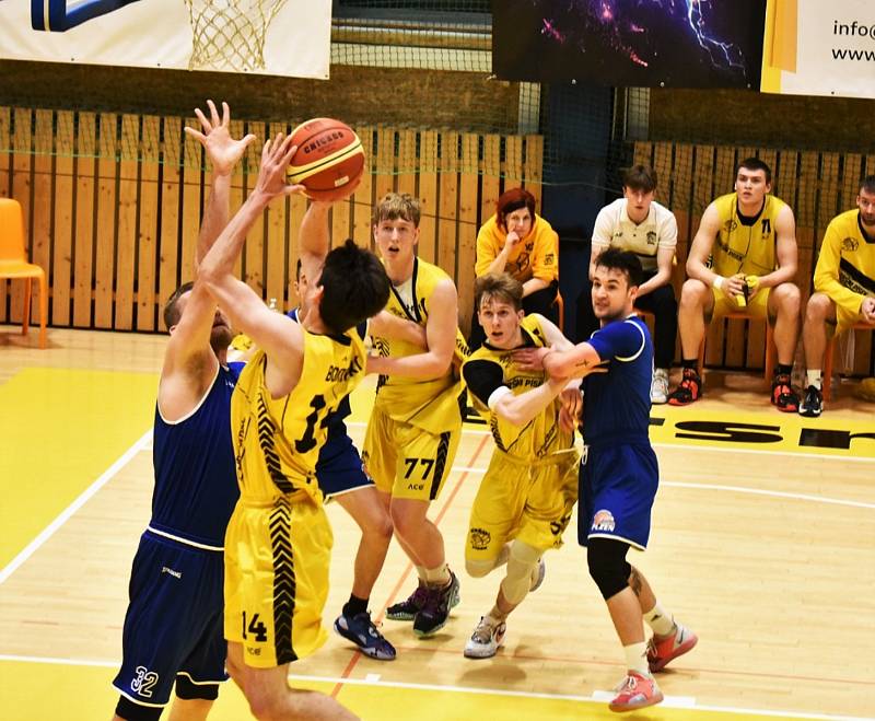 Čtvrtfinále play off 1. ligy basketbalistů: Sršni Photomate Písek - Lokomotiva Plzeň 93:54 (58:22).