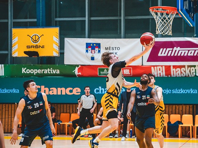 Písečtí basketbalisté v 7. kole nadstavbové fáze nejvyšší soutěže v závěru otočili utkání s Ostravou a zvítězili 96:93.