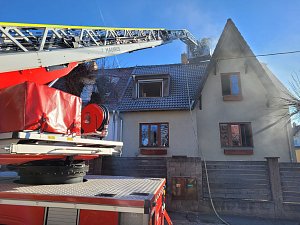 Rodinný dům v Rašínově ulici zasáhl požár.