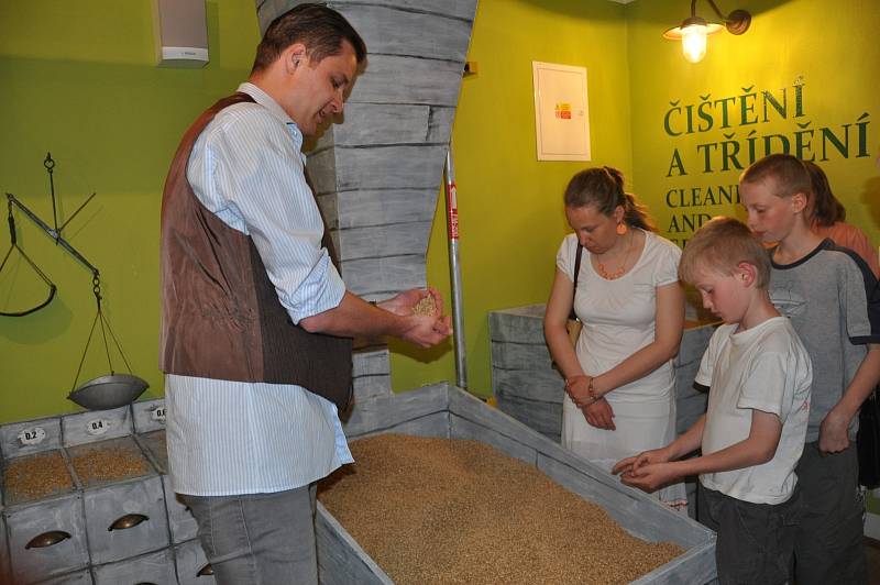 V písecké Galerii Sladovna otevřeli 16. května novou stálou expozici o sladovnictví. Přibližuje výrobu sladu pro pivovary.