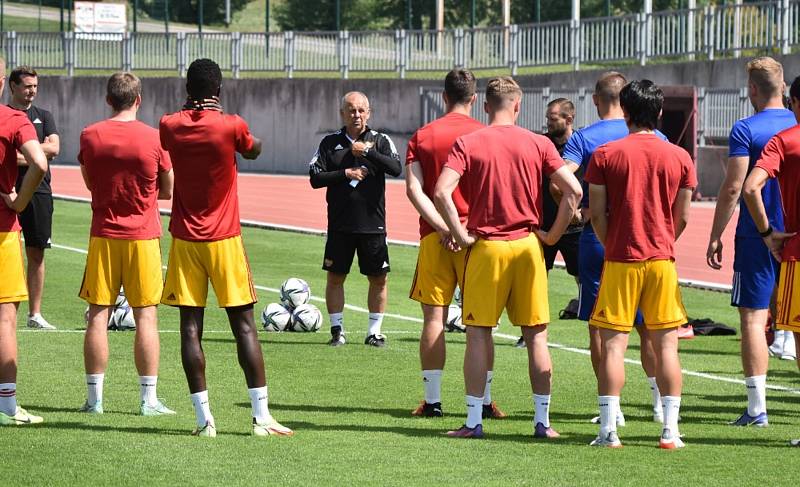 Fotbalisté Dukly Praha jsou na soustředění v Písku.