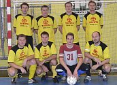 Na snímku představujeme účastníka okresního přeboru ve futsalu-FIFA, mužstvo FC Davis. Na fotografii jsou hráči: Vlášek, M. Maroušek, Mil. Houdek, Václavík, J. Maroušek, Plaček, Lepič a Kotalík. 