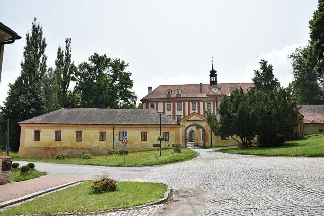 Zámek v Protivíně. Jeho předchůdce, hrad, byl založen nejpozději za panování Přemysla Otakara II.