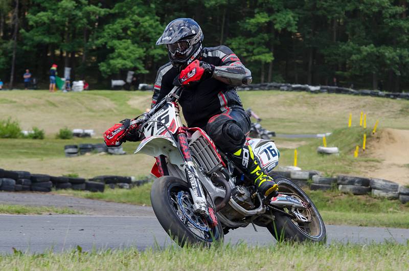 Závody seriálu Supermoto MMČR 2018 v Písku.