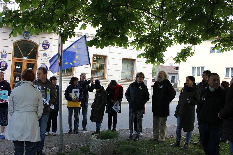 Protest v Kovářově.