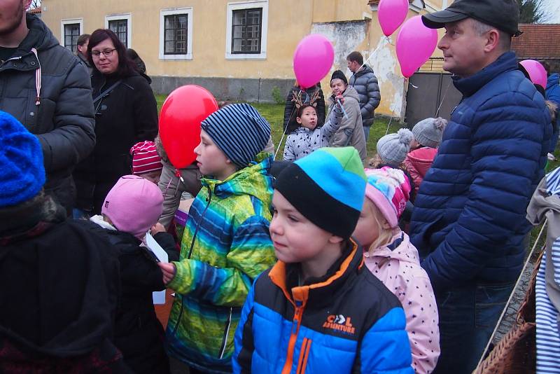 První adventní jarmark v Orlíku nad Vltavou.