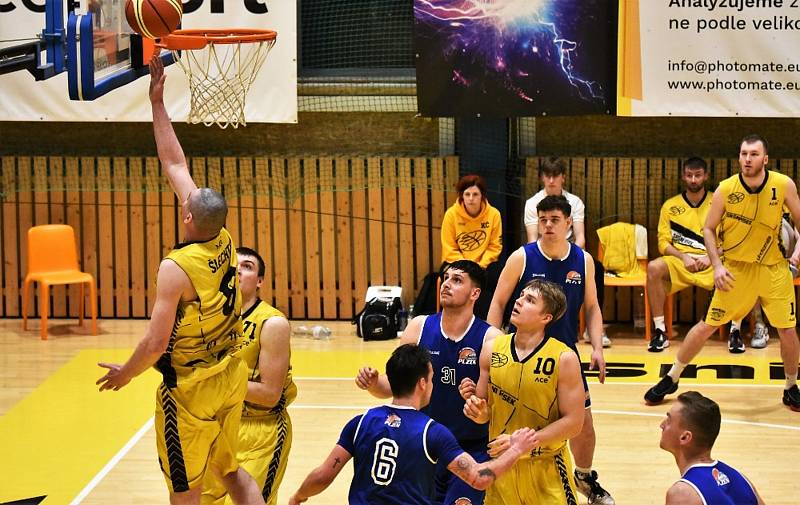 Čtvrtfinále play off 1. ligy basketbalistů: Sršni Photomate Písek - Lokomotiva Plzeň 93:54 (58:22).