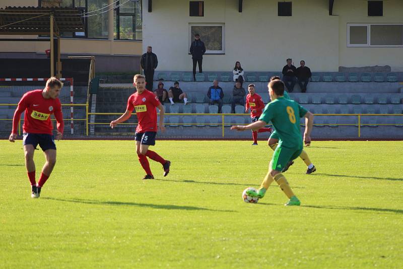 Čimelice doma uhrály s Prachaticemi remízu 2:2. Snímek je z podzimního vzájemného duelu v Prachaticích, který domácí vyhráli 4:0.