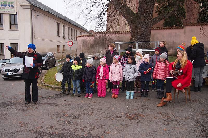 První adventní jarmark v Orlíku nad Vltavou.