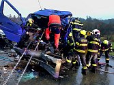 U Bernartic se 3. listopadu srazila dvě nákladní auta. Řidič jednoho vozu zemřel.