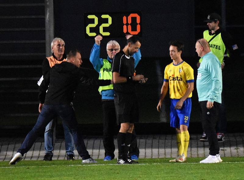 11. kolo ČFL: FC Písek - Dukla Praha B 3:1 (0:1).