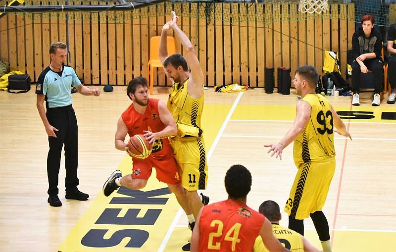 Basketbalová 1. liga: Sršni Photomate Písek – GBA Lions Jindřichův Hradec 81:84 (22:19, 48:31, 61:63).