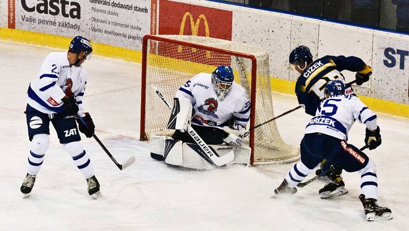 II. liga ledního hokeje: IHC Písek - HC Tábor 2:8.