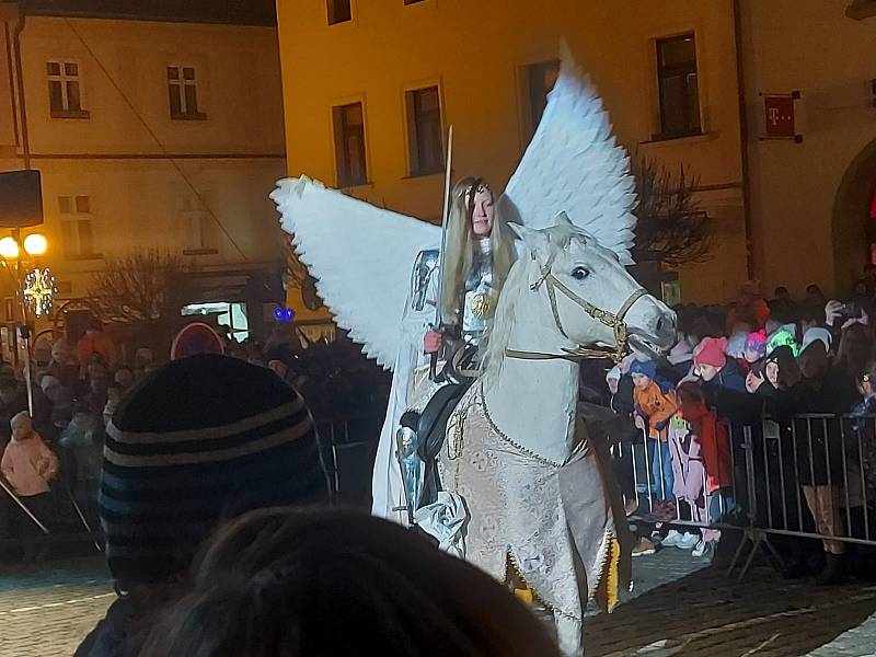 Dopisy předá Ježíškovi Andělský rytíř, v Písku si je osobně vyzvedl.