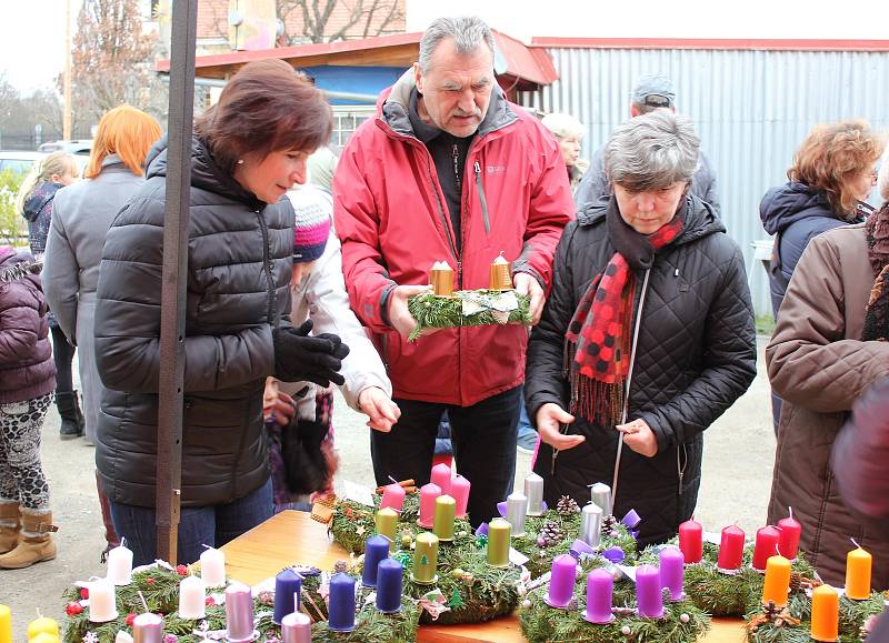 Žehnání adventních věnců v Čimelicích.