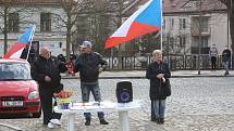 Série demonstrací proti covidovým opatřením a nouzovému stavu pokračovala v sobotu 27. 3. v Písku. Jejím svolavatelem byl Jiří Machač. Účastníků bylo poskrovnu.