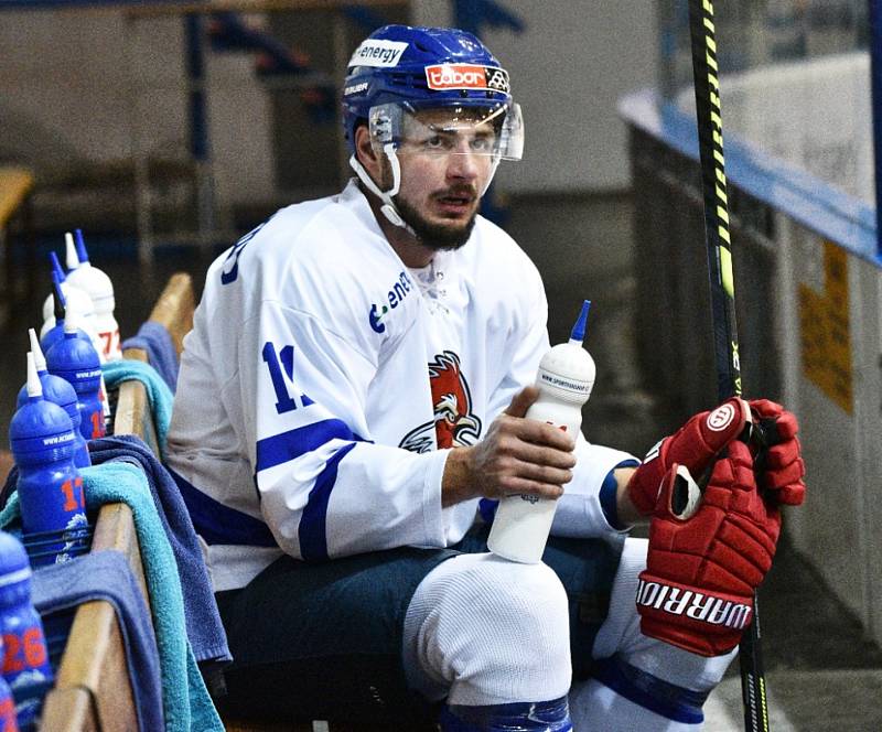 II. liga ledního hokeje: IHC Písek - HC Tábor 2:8.