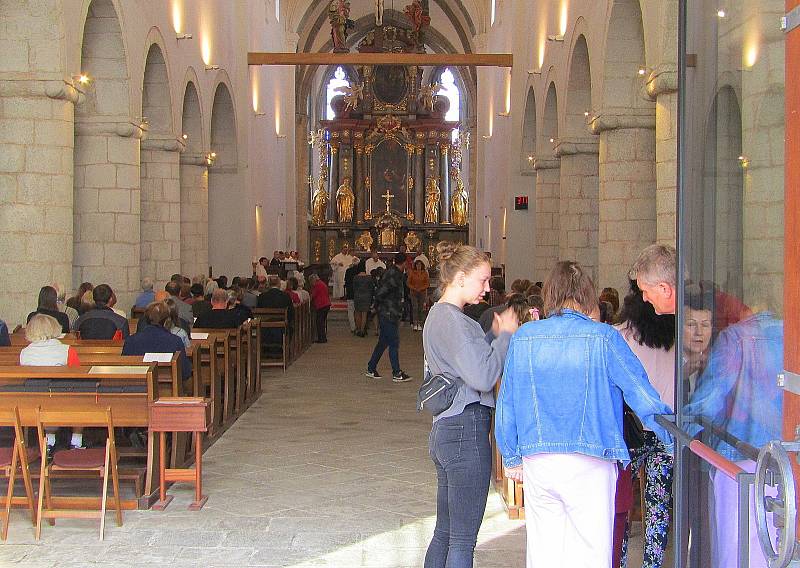 Slavnostní představení svatého hřebu v Milevsku v úterý 13. září a svatá liturgie s uctěním relikvie.