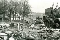 Historické fotografie Mirotic po bombardování 29. dubna 1945.
