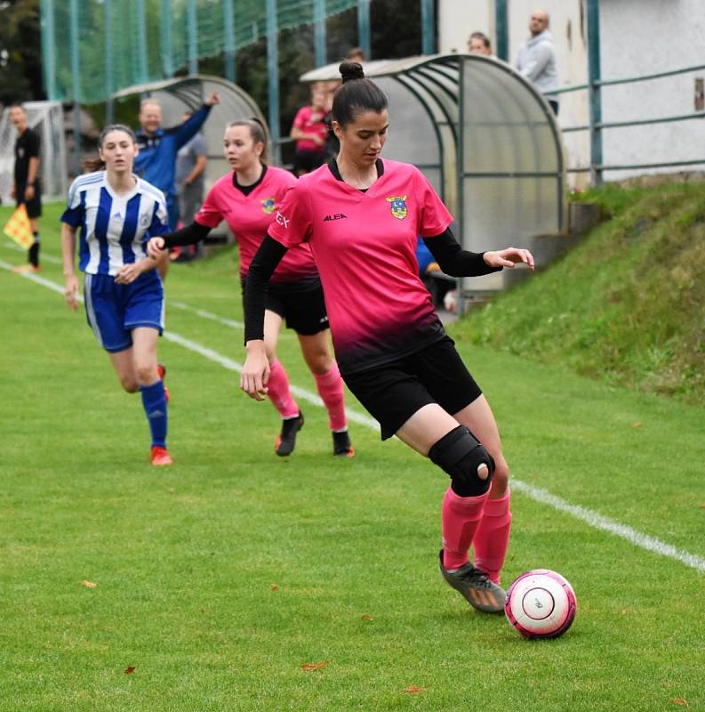 Fotbalová divize žen: TJ Hradiště - Jiskra Domažlice 4:1 (2:1).