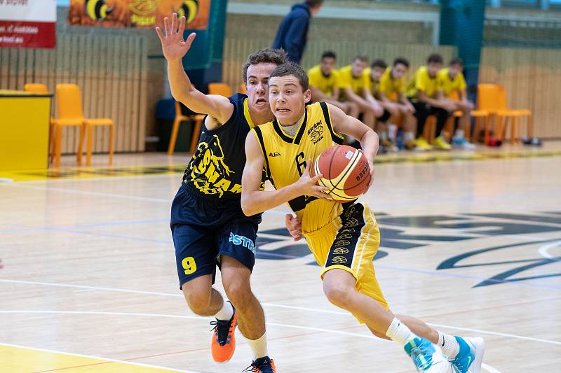 Basketbaloví kadeti na úvod soutěže porazili ostravské soupeře.