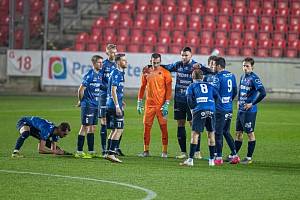 Hráči FC Slavia Karlovy Vary (já se protahuju)