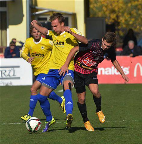 PÍSEK PORAZIL ČÁSLAV. Fotbalisté od Otavy doma porazili Čáslav 2:0, když obě branky dali ve druhém poločase.