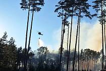 Loňský požár lesa u Jetětic na Písecku si vyžádal vzhledem ke svému rozsahu ˇvyhlášení 4. stupně požárního poplachu. 