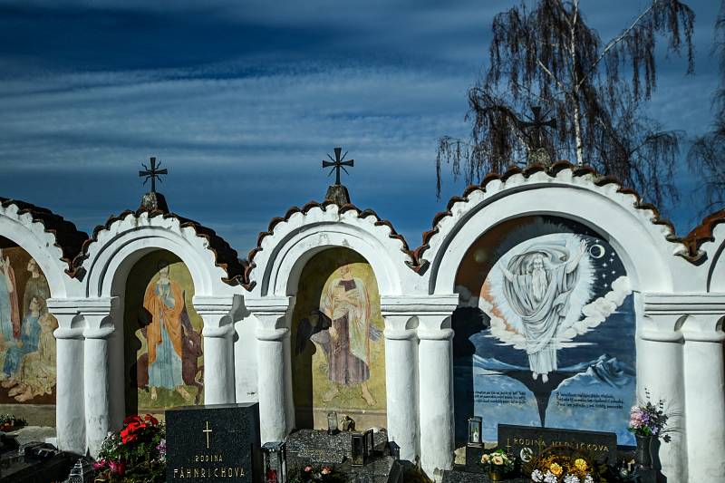 Kapličkový hřbitov jezdí do Albrechtic obdivovat lidé z celé republiky.