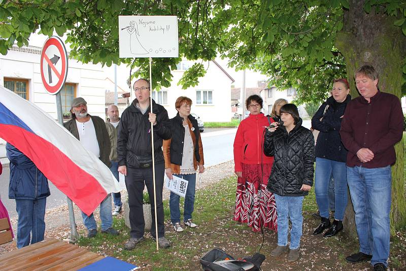 Protest v Kovářově.