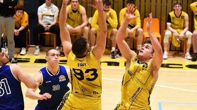 Písečtí basketbalisté nedali v úvodním utkání čtvrtfinále play off I. ligy Plzni šanci a vyhráli 93:54.