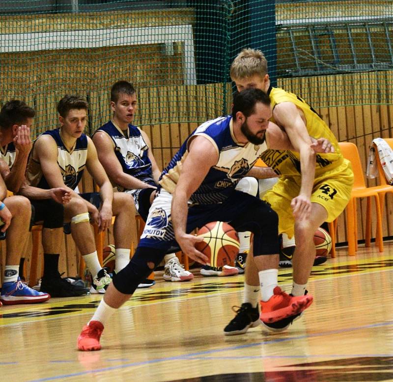 Písečtí basketbalisté zvítězili v Chomutově 98:82.