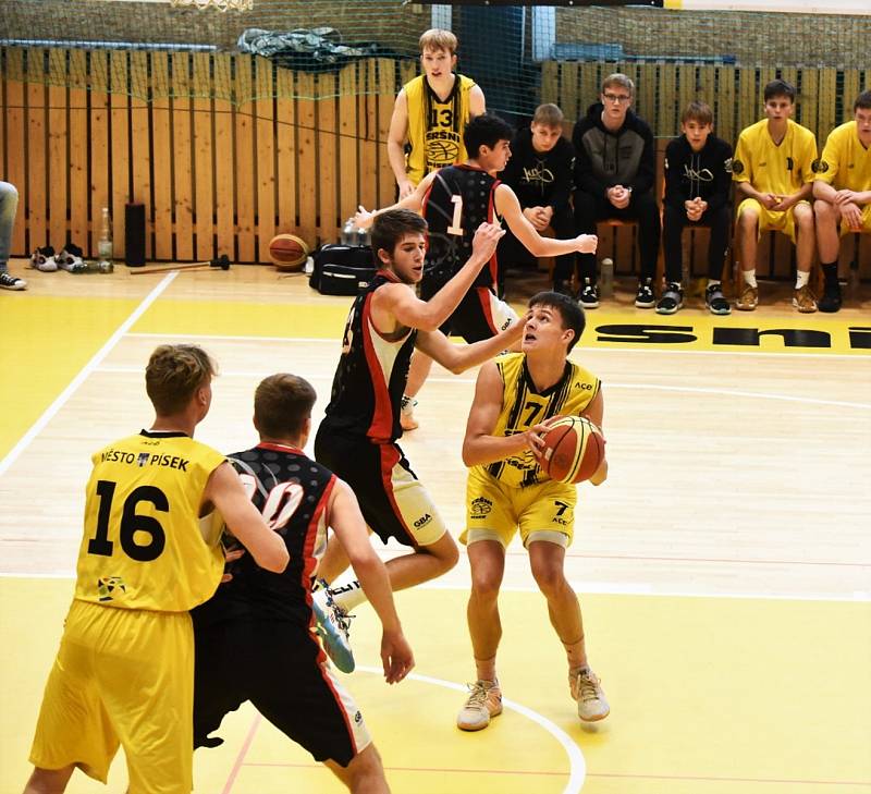 Extraliga basketbalu U19: Sršni Photomate Písek - Lions J. Hradec 91:81.