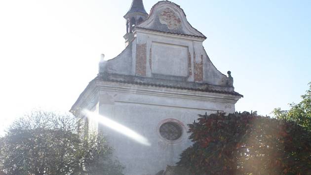 Kaple sv. Jana Nepomuckého v Horosedlech.