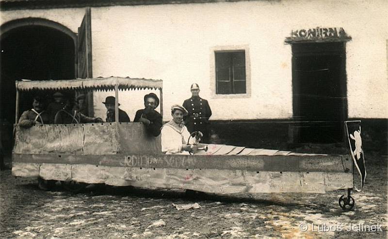 Rok 1934. Foto Luboše Jelínka, Archiv spolku Milevské maškary