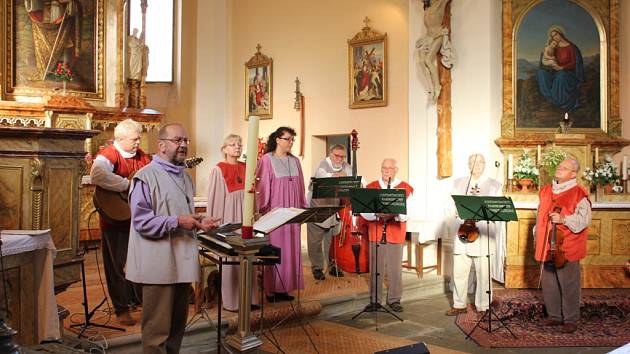 Koncert souboru Loutna česká v kostele svatého Prokopa Orlíku nad Vltavou.