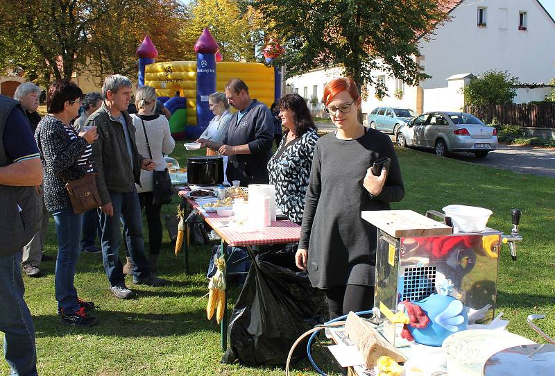 Sousedské setkání neboli Jídlobraní v Kovářově.