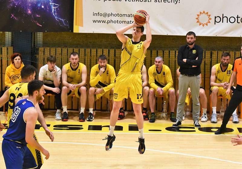 Čtvrtfinále play off 1. ligy basketbalistů: Sršni Photomate Písek - Lokomotiva Plzeň 93:54 (58:22).