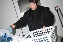 O PROVOZ sběrného dvora se stará Hana Kuchtová (na snímku). Obyvatelé za uložení odpadu nic neplatí.